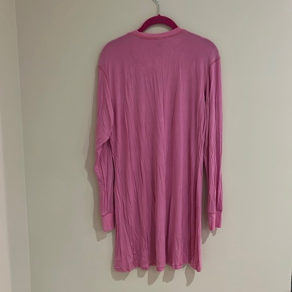 Skims Henley sleep shirt in bubblegum L - Picture 4 of 4
